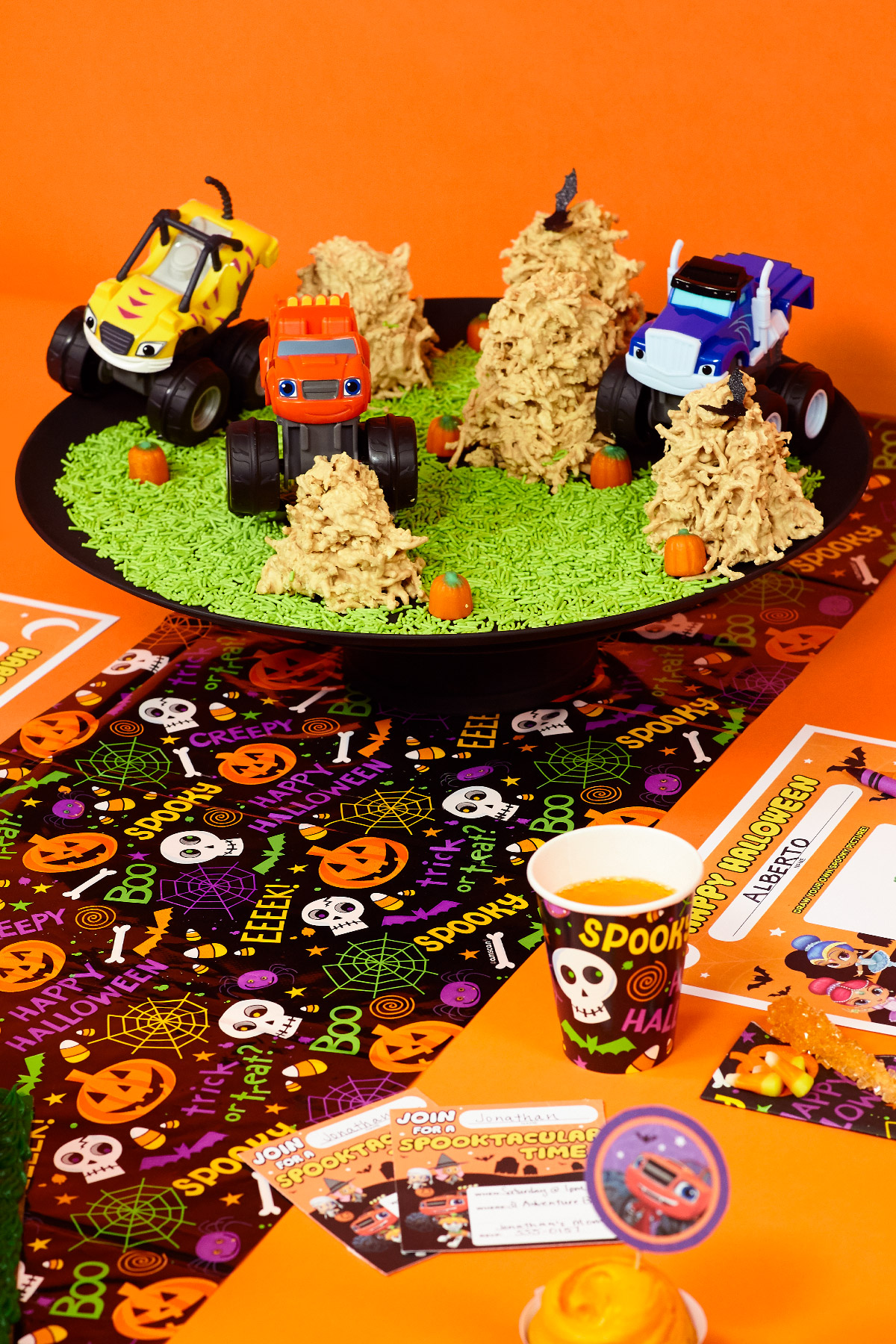 Blaze and the Monster Machines Haunted Hayride Haystacks